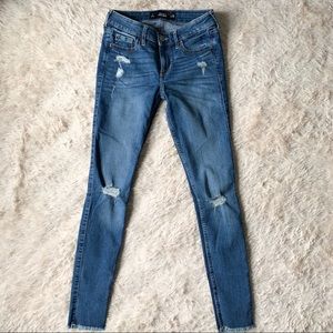 Hollister SuperSkinny Knee Ripped Jeans Med. Wash